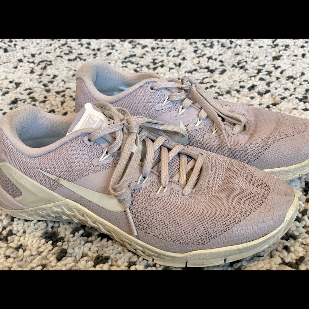 Nike metcon shoes in size 6. Make an offer